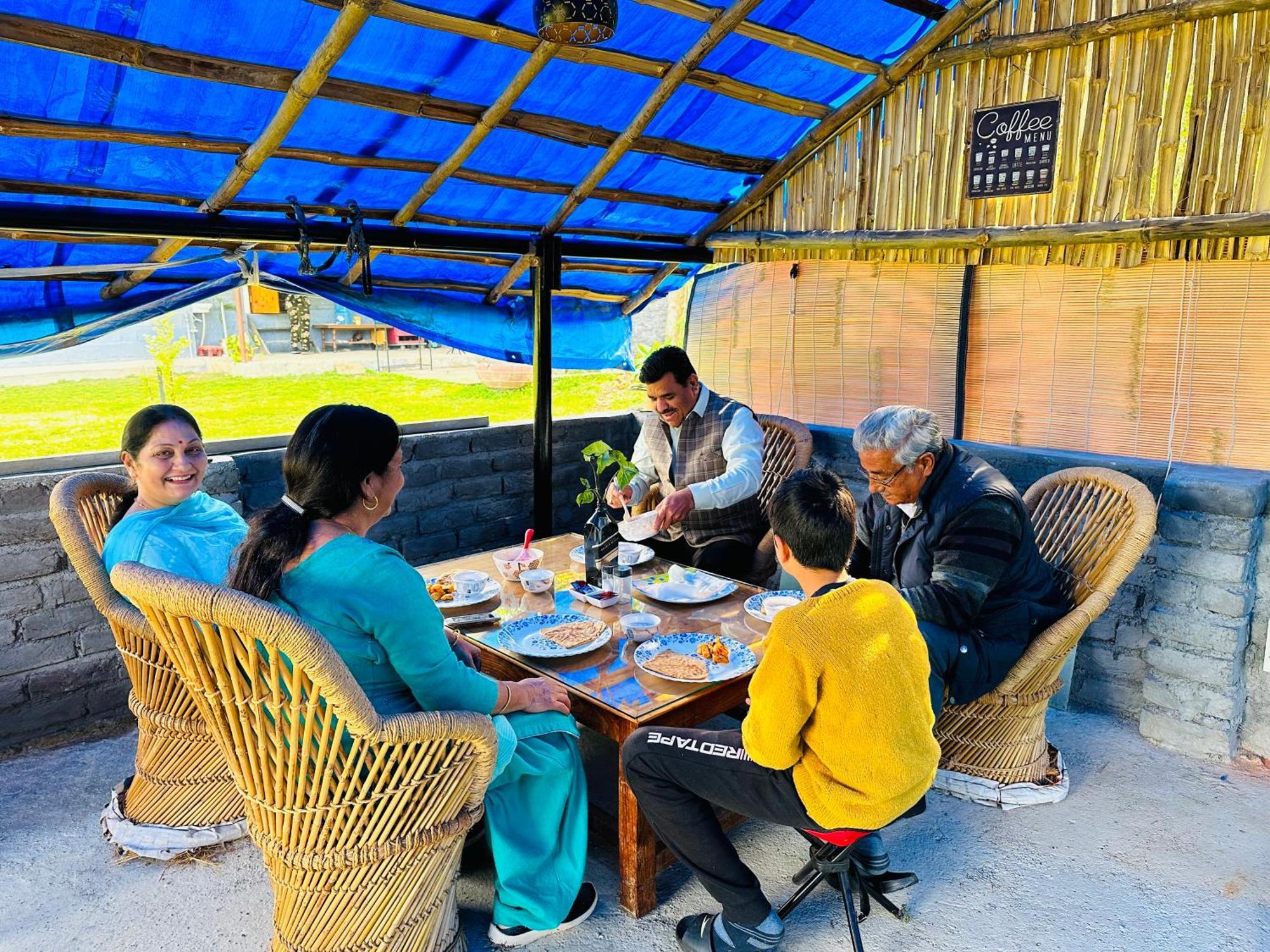Dreamwoods A Travellers Farm Hostel Dharamshala Bagian luar foto
